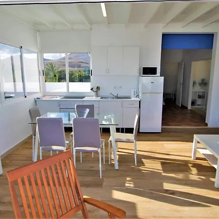 Casal Con Balcon La Vela Holiday home Puerto Calero